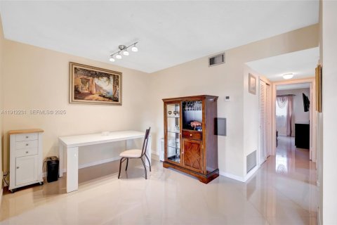 Купить кондоминиум в Холливуд, Флорида 2 спальни, 102.19м2, № 1985868 - фото 4