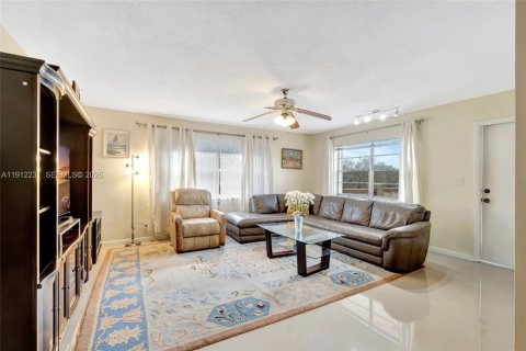 Купить кондоминиум в Холливуд, Флорида 2 спальни, 102.19м2, № 1985868 - фото 2