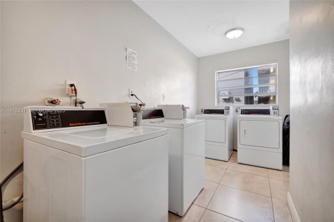 Купить кондоминиум в Холливуд, Флорида 2 спальни, 102.19м2, № 1985868 - фото 18