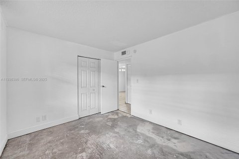 Copropriété à vendre à Lauderdale Lakes, Floride: 2 chambres, 89.19 m2 № 1994273 - photo 19