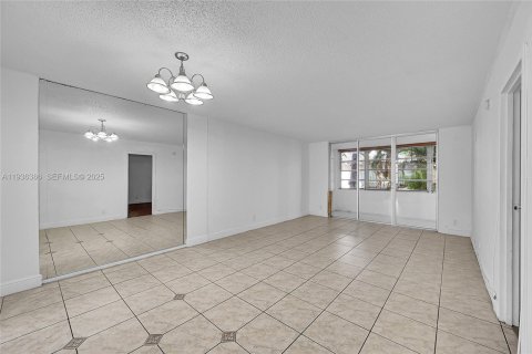 Copropriété à vendre à Lauderdale Lakes, Floride: 2 chambres, 89.19 m2 № 1994273 - photo 7