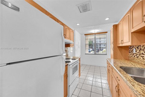 Copropriété à vendre à Lauderdale Lakes, Floride: 2 chambres, 89.19 m2 № 1994273 - photo 3