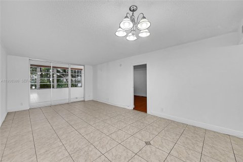 Copropriété à vendre à Lauderdale Lakes, Floride: 2 chambres, 89.19 m2 № 1994273 - photo 8