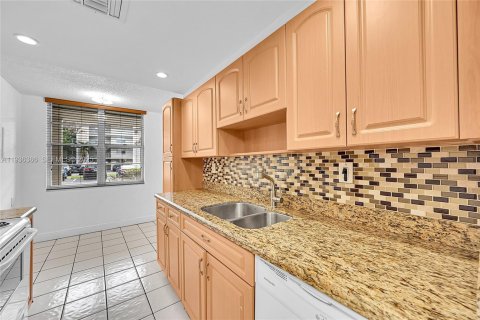 Copropriété à vendre à Lauderdale Lakes, Floride: 2 chambres, 89.19 m2 № 1994273 - photo 2