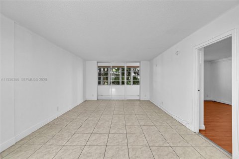 Copropriété à vendre à Lauderdale Lakes, Floride: 2 chambres, 89.19 m2 № 1994273 - photo 9