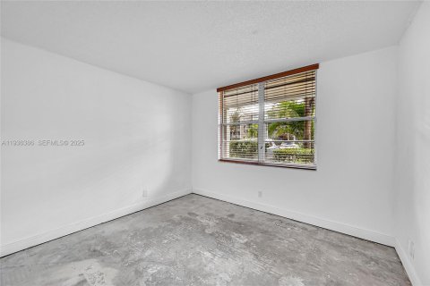 Copropriété à vendre à Lauderdale Lakes, Floride: 2 chambres, 89.19 m2 № 1994273 - photo 18