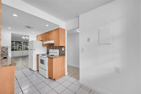 Copropriété à vendre à Lauderdale Lakes, Floride: 2 chambres, 89.19 m2 № 1994273 - photo 5