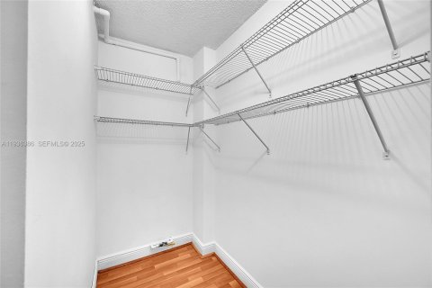 Copropriété à vendre à Lauderdale Lakes, Floride: 2 chambres, 89.19 m2 № 1994273 - photo 17