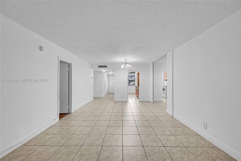 Copropriété à vendre à Lauderdale Lakes, Floride: 2 chambres, 89.19 m2 № 1994273 - photo 10
