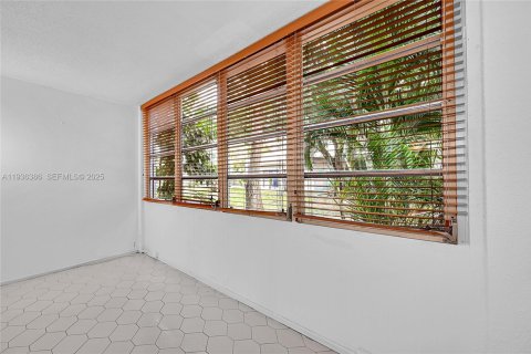 Copropriété à vendre à Lauderdale Lakes, Floride: 2 chambres, 89.19 m2 № 1994273 - photo 25