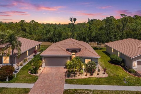 Casa en North Port, Florida 3 dormitorios, 167.6 m2 № 2124013