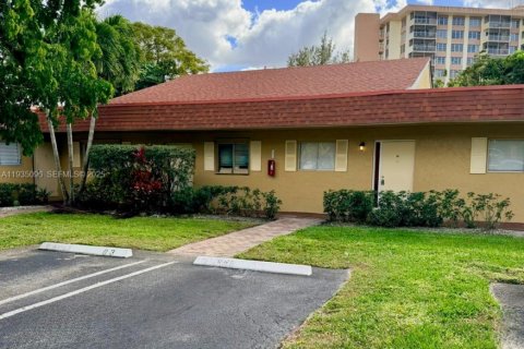 Casa en venta en Coral Springs, Florida, 2 dormitorios, 92.9 m2 № 1993345 - foto 1