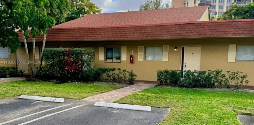 Casa en Coral Springs, Florida 2 dormitorios, 92.9 m2 № 1993345