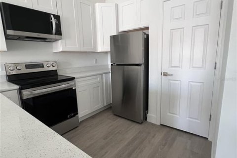 House in Poinciana, Florida 3 bedrooms, 98.1 sq.m. № 2217820 - photo 5