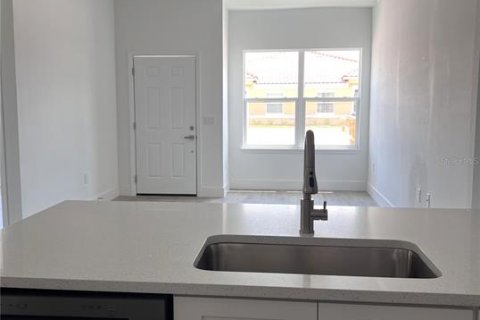 House in Poinciana, Florida 3 bedrooms, 98.1 sq.m. № 2217820 - photo 6