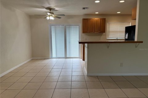 House in Saint Petersburg, Florida 4 bedrooms, 139.35 sq.m. № 1888705 - photo 7