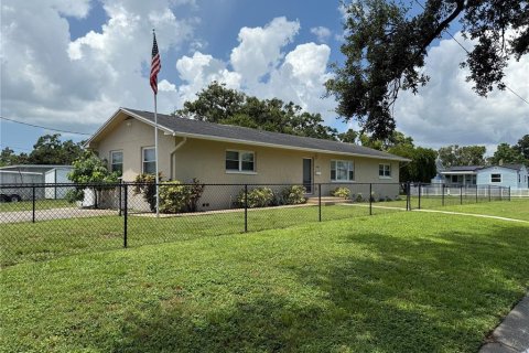 House in Saint Petersburg, Florida 4 bedrooms, 139.35 sq.m. № 1888705 - photo 29