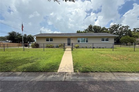 House in Saint Petersburg, Florida 4 bedrooms, 139.35 sq.m. № 1888705 - photo 25