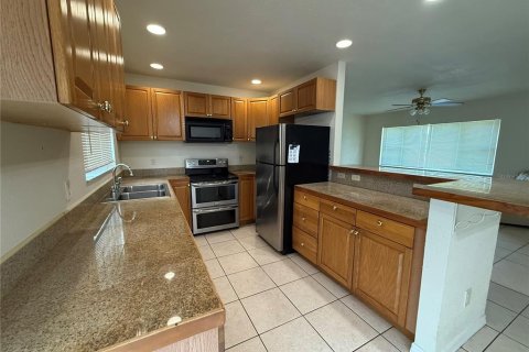 House in Saint Petersburg, Florida 4 bedrooms, 139.35 sq.m. № 1888705 - photo 6