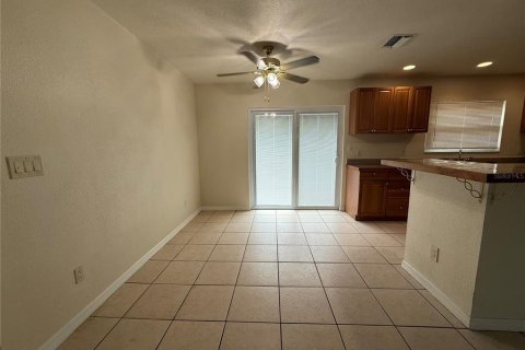 House in Saint Petersburg, Florida 4 bedrooms, 139.35 sq.m. № 1888705 - photo 8