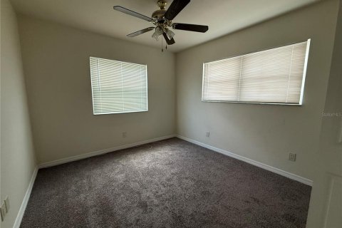 House in Saint Petersburg, Florida 4 bedrooms, 139.35 sq.m. № 1888705 - photo 12