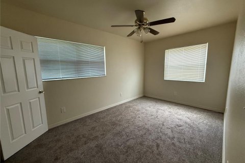 House in Saint Petersburg, Florida 4 bedrooms, 139.35 sq.m. № 1888705 - photo 13