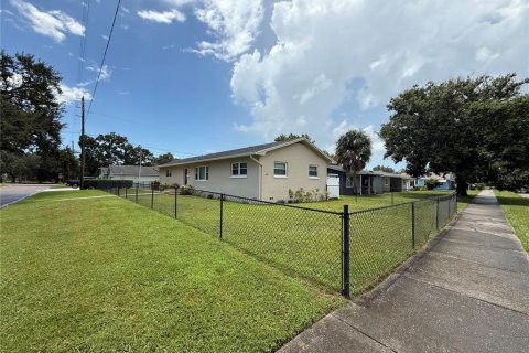 House in Saint Petersburg, Florida 4 bedrooms, 139.35 sq.m. № 1888705 - photo 26