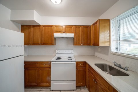 Commercial property in Margate, Florida № 2074975 - photo 15