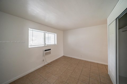 Commercial property in Margate, Florida № 2074975 - photo 16