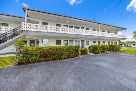 Commercial property in Margate, Florida № 2074975 - photo 6