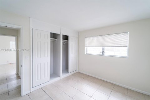 Commercial property in Margate, Florida № 2074975 - photo 17