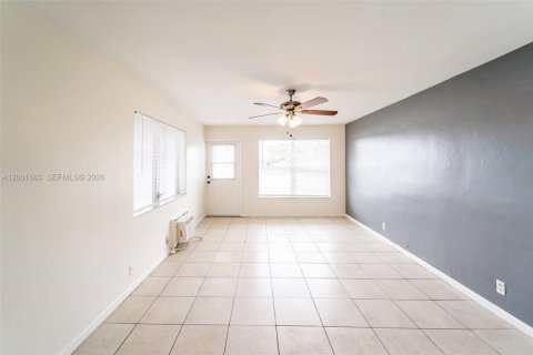Commercial property in Margate, Florida № 2074975 - photo 18