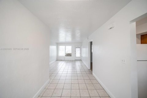 Commercial property in Margate, Florida № 2074975 - photo 11
