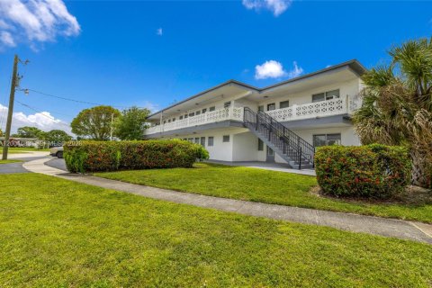 Commercial property in Margate, Florida № 2074975 - photo 4