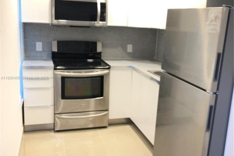 Immobilier commercial à louer à North Miami Beach, Floride: 1 chambre, 152.64 m2 № 1986415 - photo 1