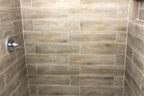 Immobilier commercial à louer à North Miami Beach, Floride: 1 chambre, 152.64 m2 № 1986415 - photo 7