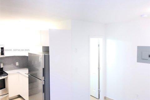 Immobilier commercial à louer à North Miami Beach, Floride: 1 chambre, 152.64 m2 № 1986415 - photo 3