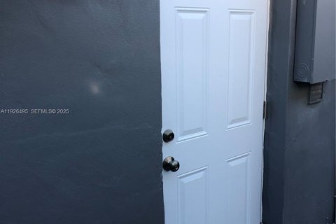 Immobilier commercial à louer à North Miami Beach, Floride: 1 chambre, 152.64 m2 № 1986415 - photo 10