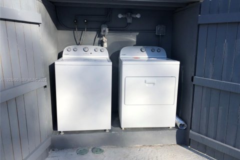 Immobilier commercial à louer à North Miami Beach, Floride: 1 chambre, 152.64 m2 № 1986415 - photo 11