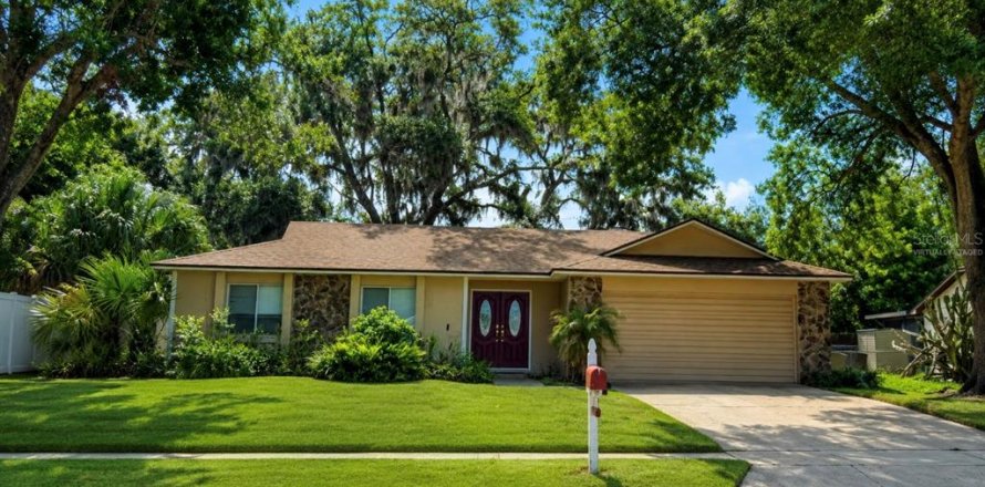 House in Winter Park, Florida 3 bedrooms, 154.87 sq.m. № 2220900