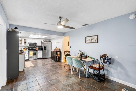 House in Orlando, Florida 3 bedrooms, 132.94 sq.m. № 2106188 - photo 12