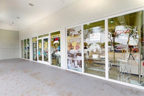 Commercial property in Miami, Florida № 1863574 - photo 3