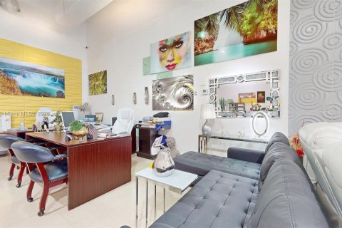 Commercial property in Miami, Florida № 1863574 - photo 15