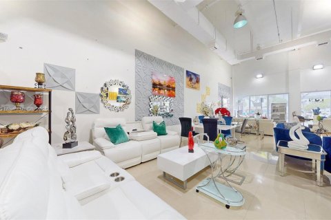 Commercial property in Miami, Florida № 1863574 - photo 9