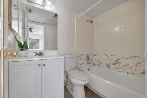 Condo in Coral Springs, Florida, 2 bedrooms  № 1991747 - photo 18