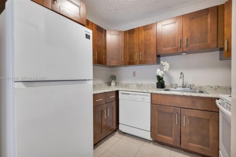 Condo in Coral Springs, Florida, 2 bedrooms  № 1991747 - photo 10