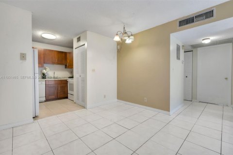 Condo in Coral Springs, Florida, 2 bedrooms  № 1991747 - photo 4