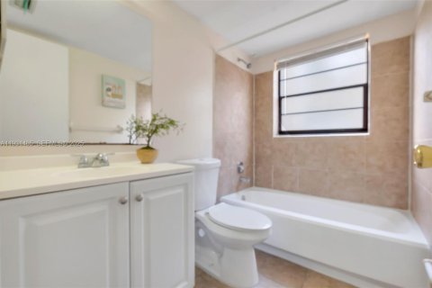 Condo in Coral Springs, Florida, 2 bedrooms  № 1991747 - photo 17