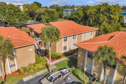 Condo in Coral Springs, Florida, 2 bedrooms  № 1991747 - photo 1