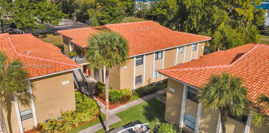 Condo in Coral Springs, Florida, 2 bedrooms  № 1991747